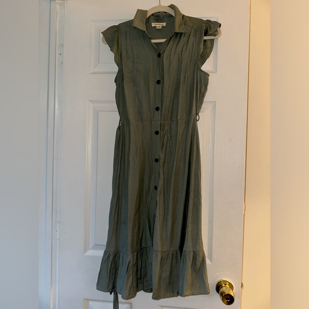 sleeveless midi dress